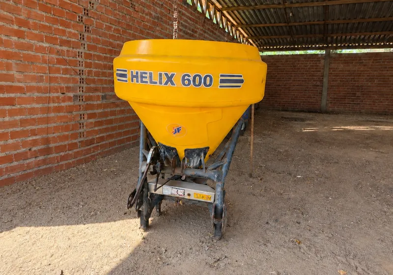 Adubadeira JF Helix 600 - Usado
