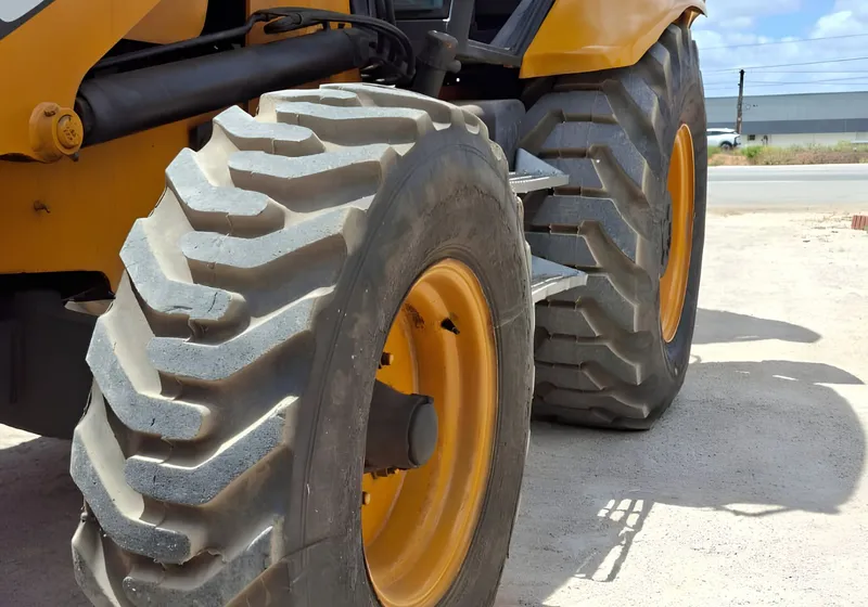 Retroescavadeira JCB 3C - Miniatura 8